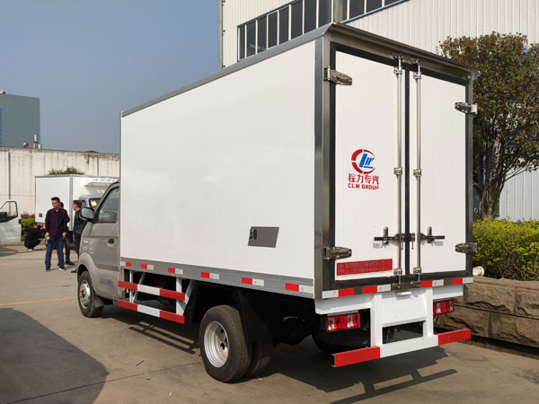 东风天锦6.5米冷藏车 
