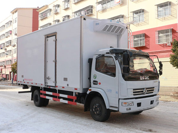 东风多利卡D7冷藏车