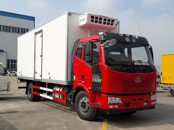 “解放6米8冷藏车”