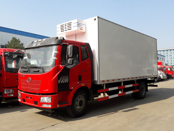 解放7.6米冷藏车 