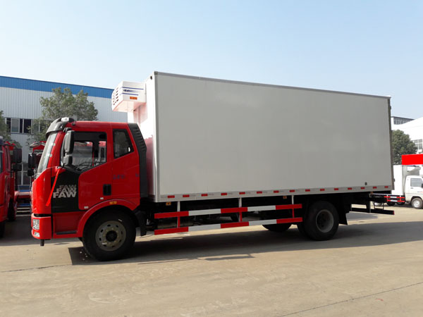 解放7.6米冷藏车 
