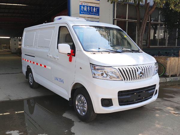 长安睿行M80冷藏车
