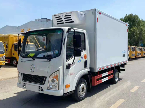 成都大运3.6米冷藏车