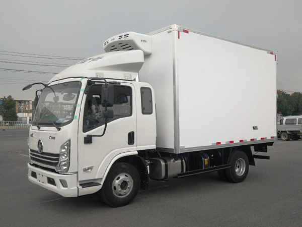 陕汽德龙K3000排半冷藏车
