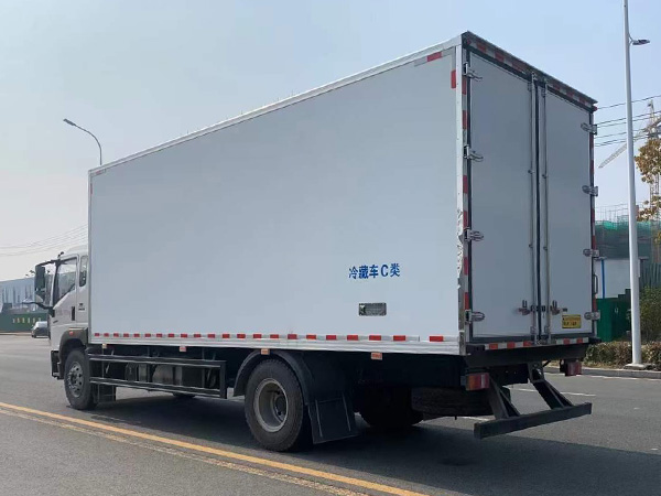 中国重汽豪沃G5X冷藏车