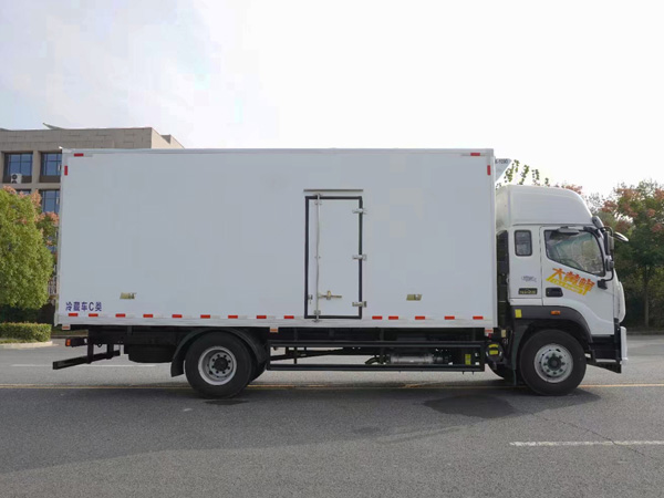 福田奥铃大黄蜂冷藏车