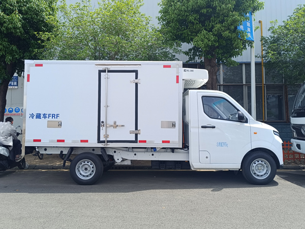 吉利远程F1E冷藏车