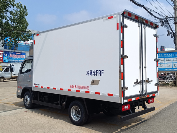 福田欧马可X卡冷藏车