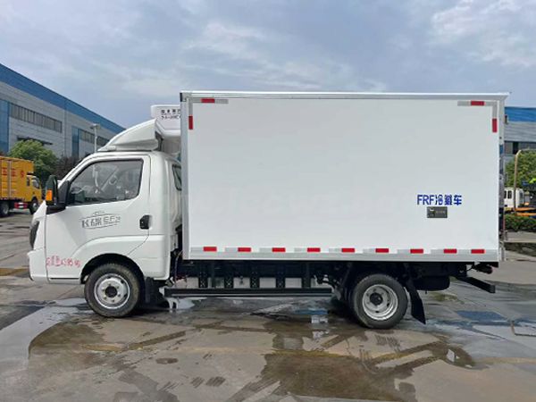 飞碟EF3纯电动冷藏车
