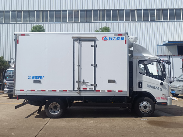 福田领航M5冷藏车