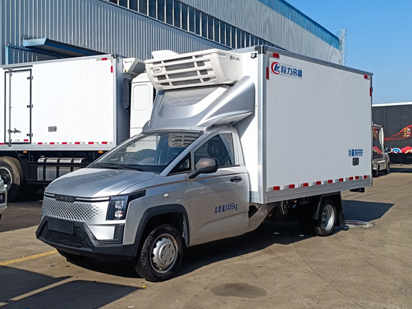 菱势黄金卡冷藏车