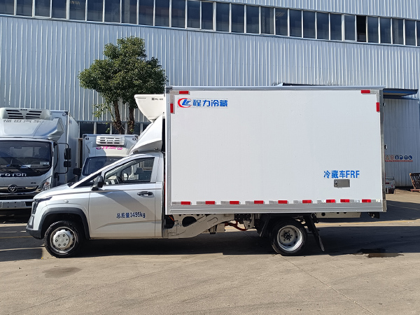 菱势黄金卡冷藏车