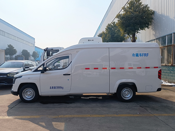 菱势黄金仓纯电动冷藏车