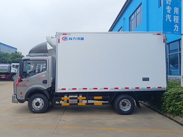 东风多利卡D6冷藏车