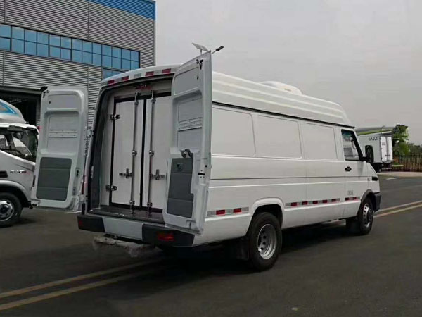 依维柯V40冷藏车