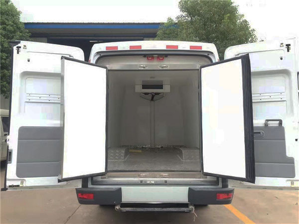 依维柯V40冷藏车