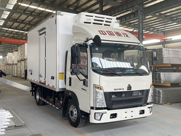 重汽豪沃4.2米冷藏车，重汽豪沃小金牛冷藏车，重汽豪沃悍将冷藏车