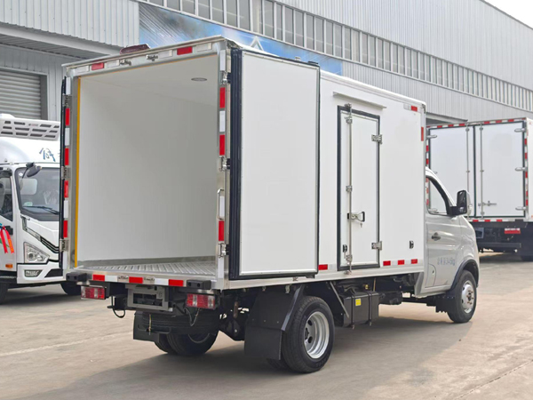 长安跨越王X3 PLUS冷藏车，长安跨越X3 Plus冷藏车，长安跨越王X3冷藏车，长安小型冷藏车，长安小卡冷藏车